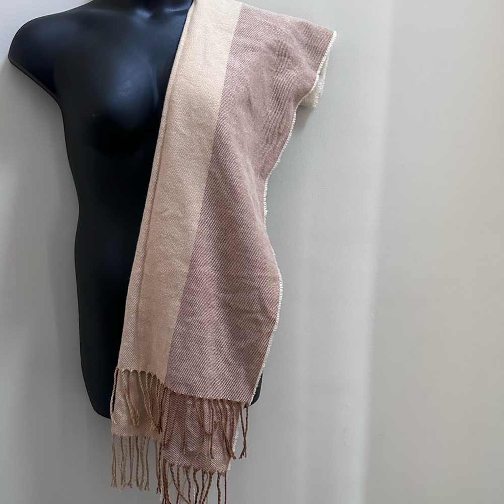STEVE MADDEN BLANKET SCARF
